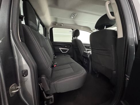 Used 2018 Nissan Titan SV w/ SV Convenience Package AWD/4WD image 22