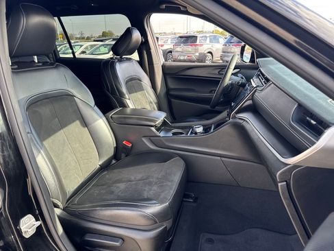 Used 2024 Jeep Grand Cherokee L Laredo image 11