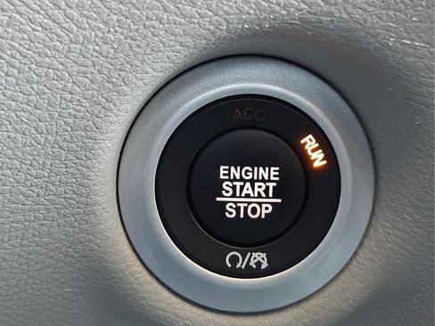 Used 2024 Chrysler Pacifica Touring-L image 22