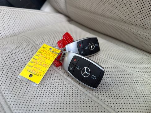 Used 2020 Mercedes-Benz GLS 450 4MATIC image 32