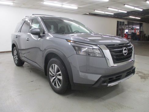 New 2025 Nissan Pathfinder SL image 9
