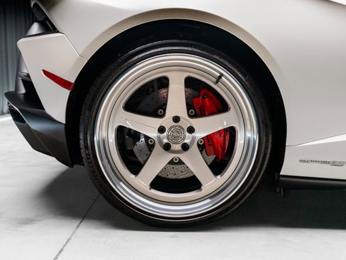 Used 2021 Lamborghini Huracan EVO RWD image 37