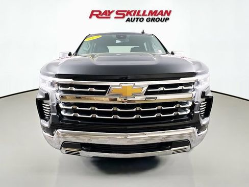 Used 2023 Chevrolet Silverado 1500 LTZ AWD/4WD image 2