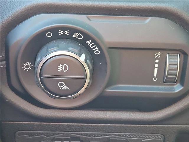 Used 2024 Jeep Gladiator Mojave w/ Technology Group AWD/4WD image 18