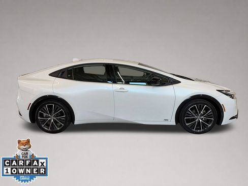 Used 2024 Toyota Prius XLE AWD/4WD image 3