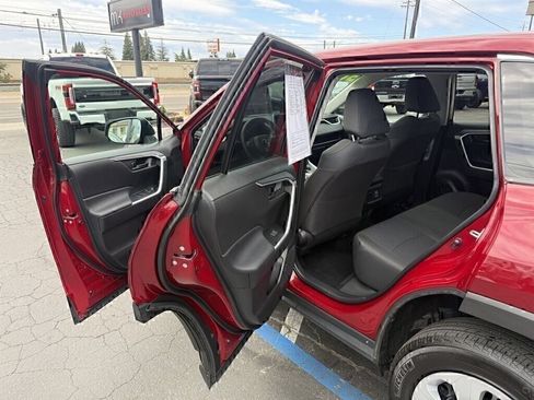 Used 2025 Toyota RAV4 LE AWD/4WD image 14