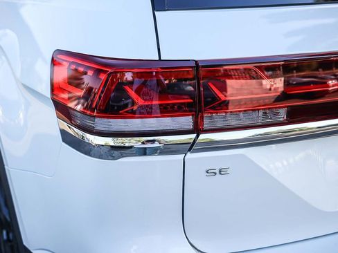 New 2026 Volkswagen Atlas SE image 9