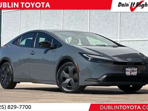 Used 2023 Toyota Prius LE image 1