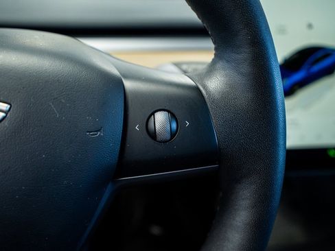 Used 2023 Tesla Model 3 Standard Range image 37