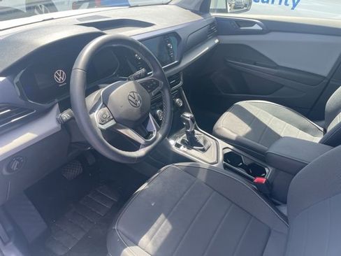 Used 2023 Volkswagen Taos SE image 6