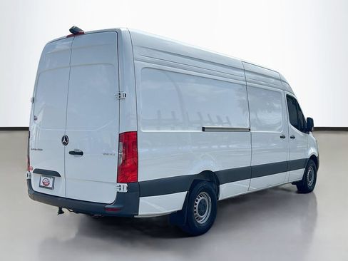 Used 2025 Mercedes-Benz Sprinter 2500 image 4
