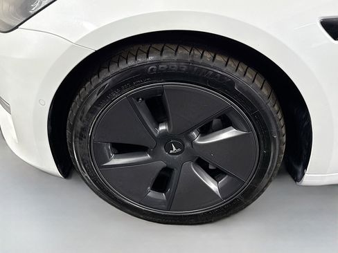 Used 2021 Tesla Model 3 Standard Range Plus image 37