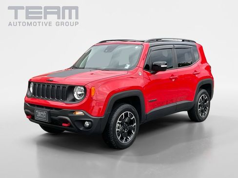 Used 2023 Jeep Renegade Trailhawk w/ Trailhawk Elite Group AWD/4WD image 3