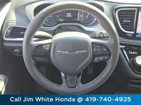 Used 2024 Chrysler Pacifica Limited FWD image 27