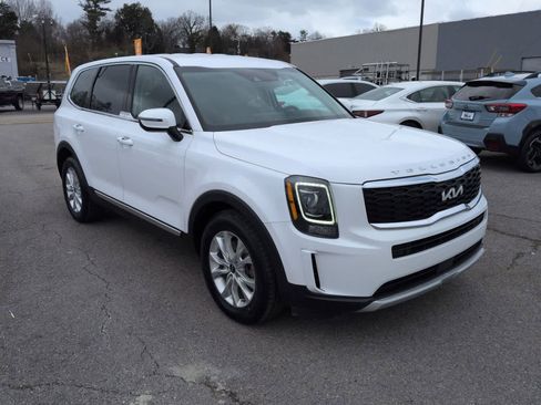 Used 2022 Kia Telluride LX image 2