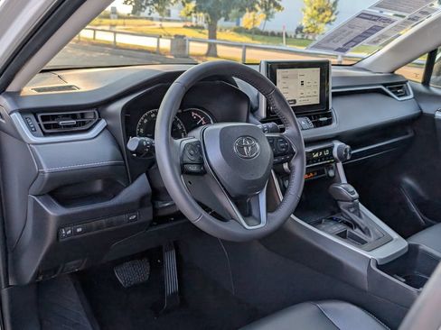 Used 2025 Toyota RAV4 XLE Premium FWD image 4