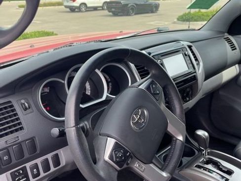 Used 2015 Toyota Tacoma PreRunner w/ SR5 Package image 13