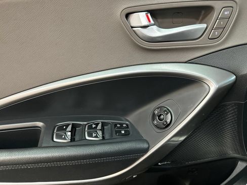 Used 2017 Hyundai Santa Fe Limited AWD/4WD image 18