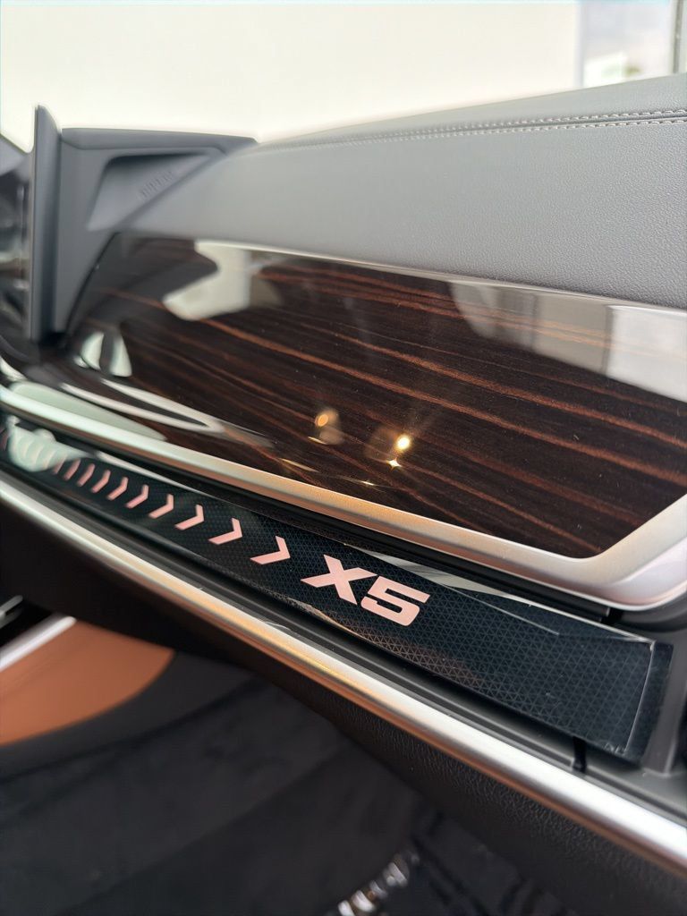 New 2026 BMW X5 xDrive50e w/ Premium Package AWD/4WD image 25