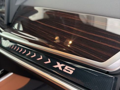 New 2026 BMW X5 xDrive50e w/ Premium Package image 25