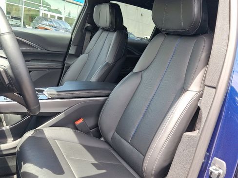 Used 2024 Cadillac Lyriq Luxury AWD/4WD image 17