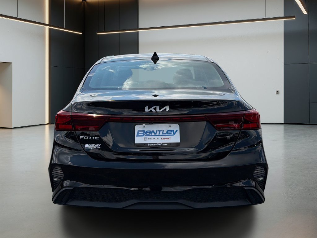 Used 2023 Kia Forte LXS w/ LXS Technology Package FWD image 5