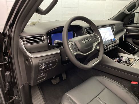 New 2026 Jeep Grand Wagoneer image 17