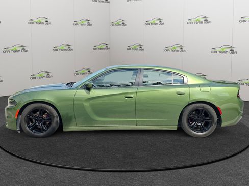 Used 2022 Dodge Charger SXT image 2