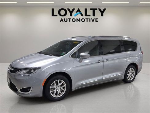 Used 2020 Chrysler Pacifica Touring-L image 1