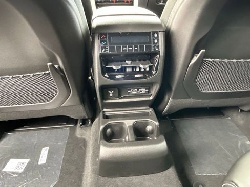 New 2025 Jeep Grand Cherokee L Limited w/ Black Appearance Package image 31