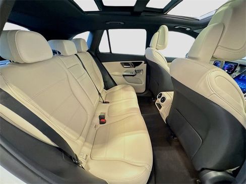 Used 2025 Mercedes-Benz GLC 300 4MATIC image 29