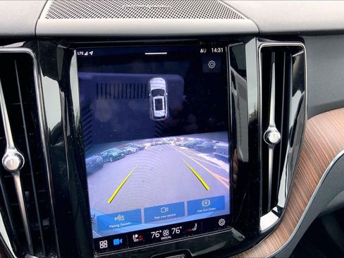 Used 2022 Volvo XC60 B5 Momentum w/ Climate Package image 27