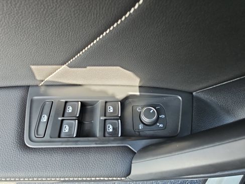 Used 2024 Volkswagen Tiguan SEL R-Line AWD/4WD image 28