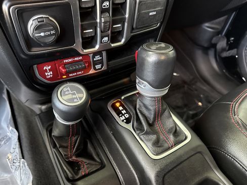 Used 2022 Jeep Wrangler Unlimited Rubicon w/ LED Lighting Group AWD/4WD image 27