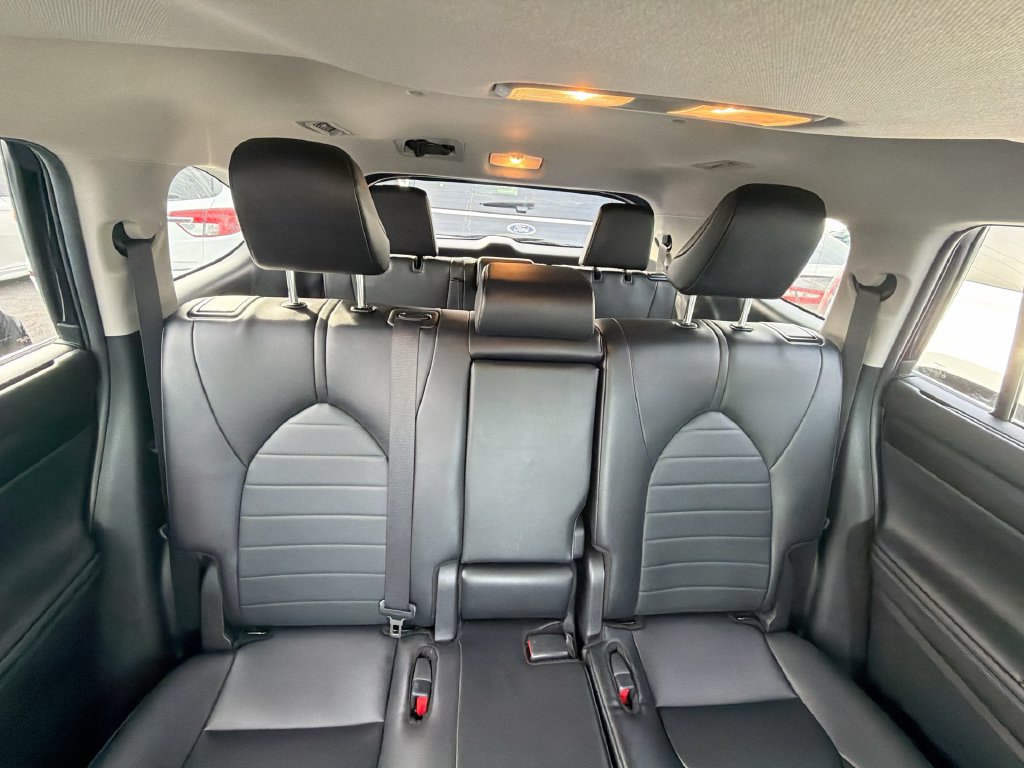 Used 2024 Toyota Highlander XLE FWD image 14