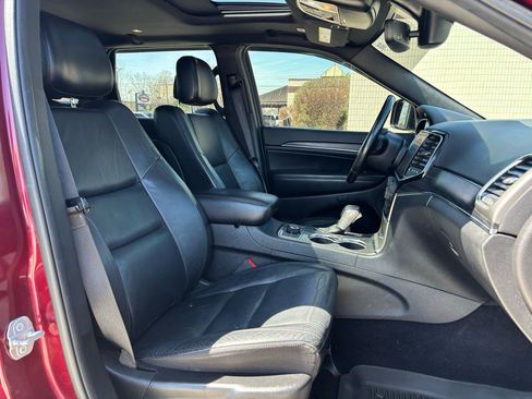Used 2020 Jeep Grand Cherokee Limited AWD/4WD image 16