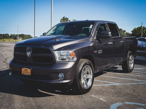 Used 2018 RAM 1500 Express w/ Express Value Package AWD/4WD image 15