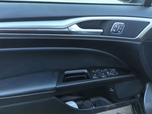 Used 2018 Ford Fusion Energi SE image 8