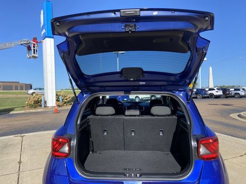 Used 2024 Hyundai Venue SEL image 25