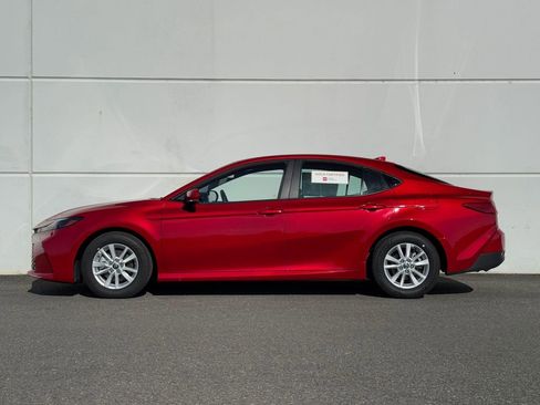 Certified 2025 Toyota Camry LE FWD image 4
