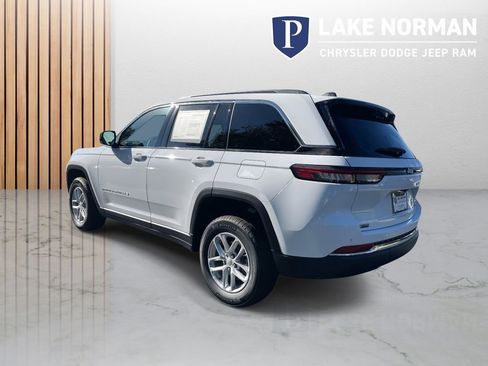 New 2025 Jeep Grand Cherokee Laredo X image 7