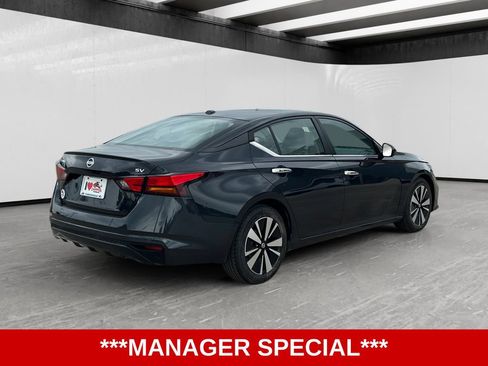 Used 2022 Nissan Altima 2.5 SV FWD image 5
