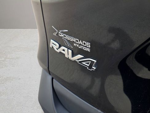 Used 2019 Toyota RAV4 Limited image 10