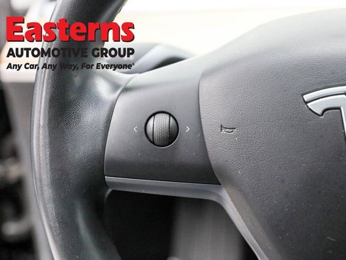 Used 2019 Tesla Model 3 Standard Range image 15