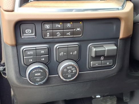 New 2026 Chevrolet Suburban High Country image 9