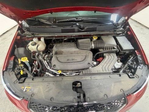 Certified 2025 Chrysler Pacifica Limited FWD image 14