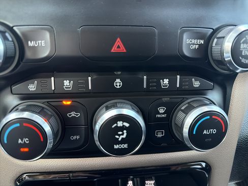 Used 2022 RAM 1500 Laramie AWD/4WD image 23