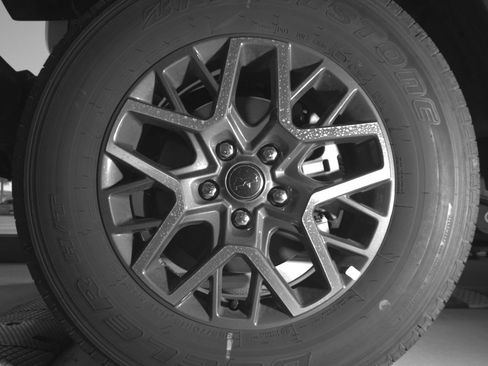 Used 2025 Jeep Wrangler Sahara image 12