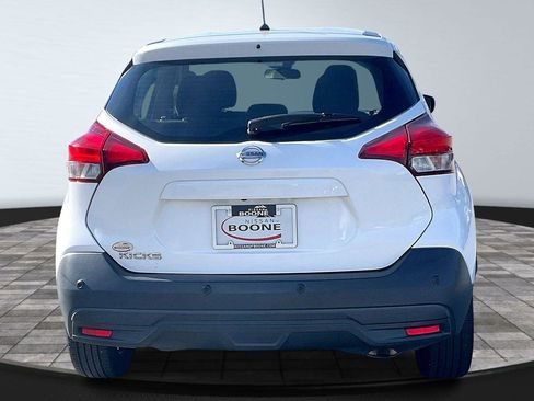 Used 2020 Nissan Kicks S image 5