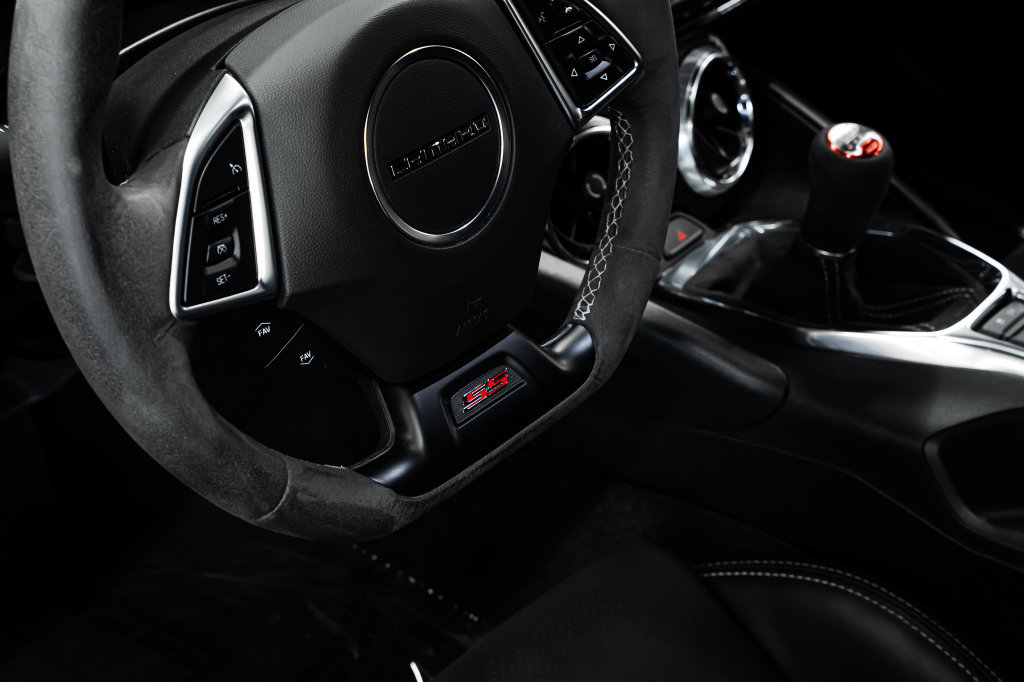 Used 2020 Chevrolet Camaro SS RWD image 24
